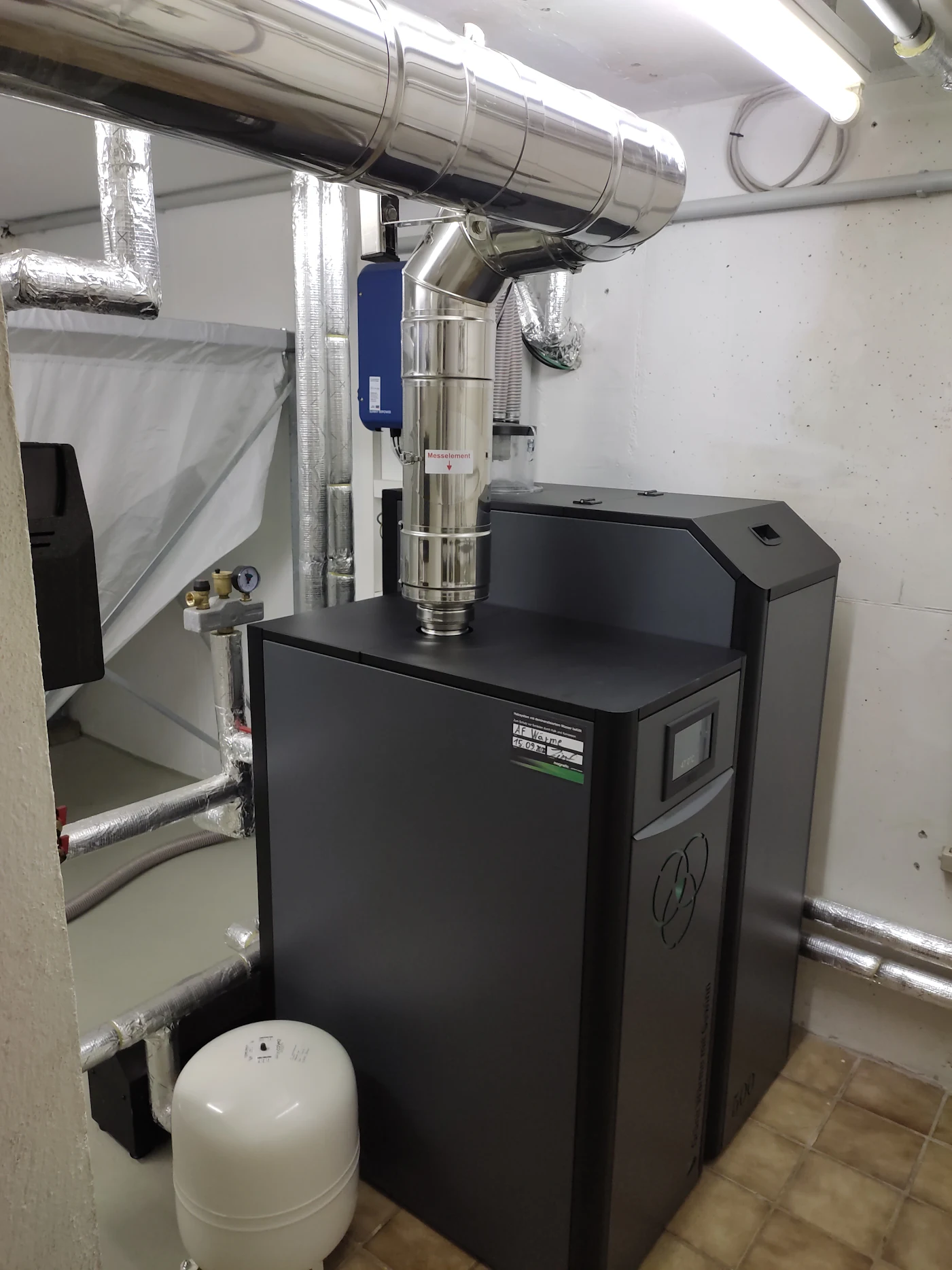 Energiezentrale Referenz Wärmepumpe und Photovoltaik
